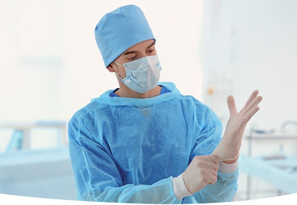 Batas de quirófano y guantes médicos